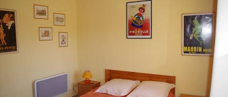 5 bedrooms, iron/ironing board, bed sheets