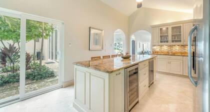 Villa Mora: Luxe Beachfront Villa w/ Backyard Snorkeling, Pool, Spa + Outdoor Ki