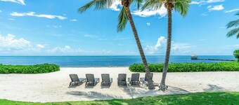 Villa Mora: Luxe Beachfront Villa w/ Backyard Snorkeling, Pool, Spa + Outdoor Ki