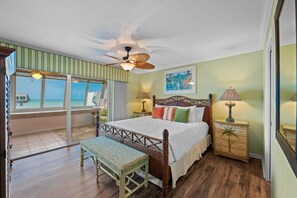 2 bedrooms, desk, iron/ironing board, Internet - Condo with Beach Views and Private Beach Access! - Peppertree Penthouse #803 (Siesta Key)