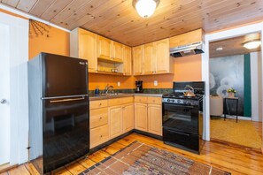 Fridge, microwave, oven, stovetop - *New Omi's 1BR Witch House|Salem+Downtown|Trials (Salem)