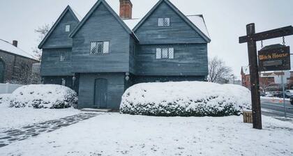 *NEW Omi's 1BR Retreat|Downtown Salem|Witch House