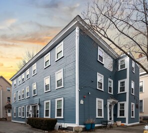 Exterior - *New Omi's 1BR Witch House|Salem+Downtown|Trials (Salem)