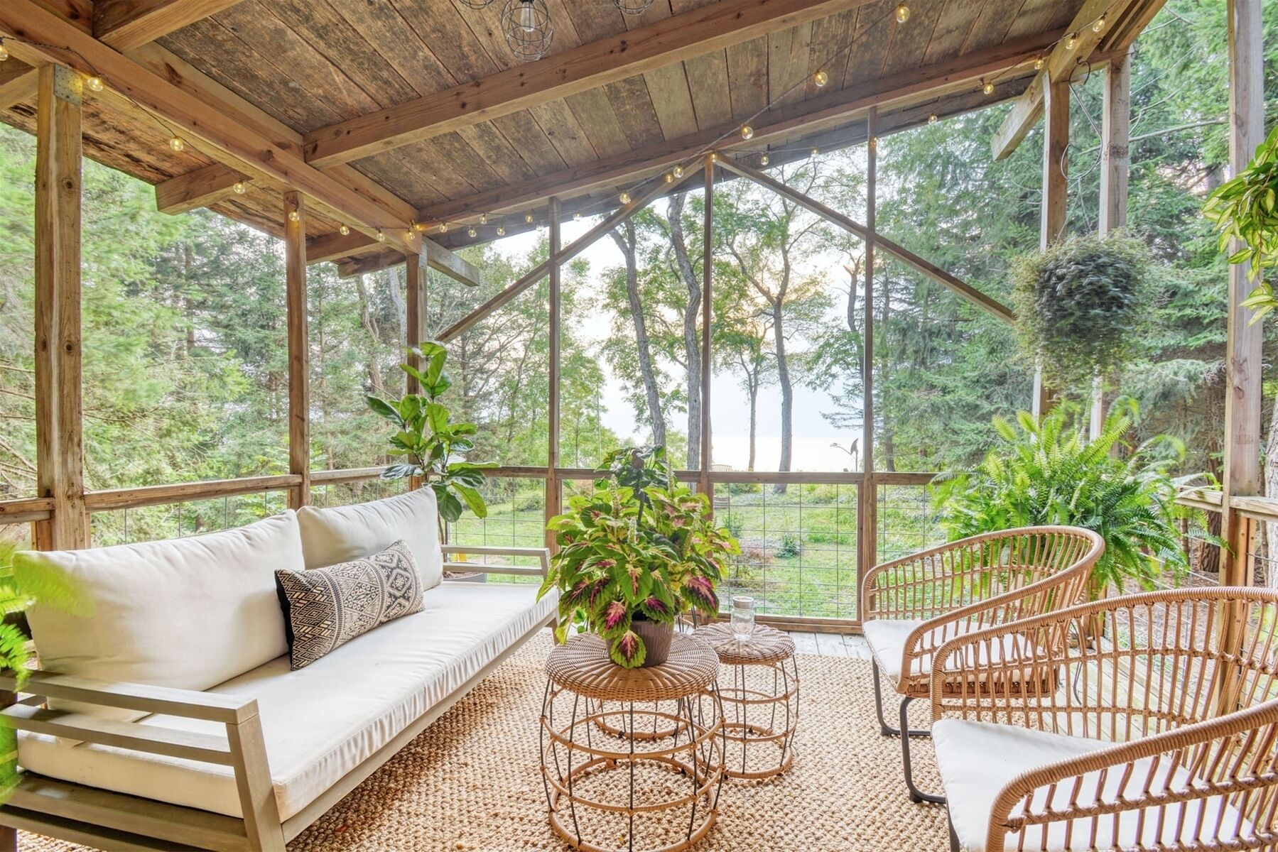 Boho House: Stunning Lake MI Views, Dog Friendly, Porch, Starlink, South Haven