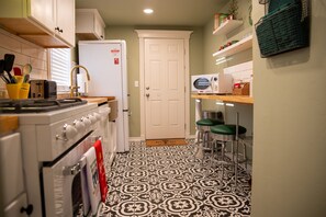 Fridge, microwave, oven, stovetop - Ralphie’s House “A Major Award” near Leg Lamp! (Chickasha)