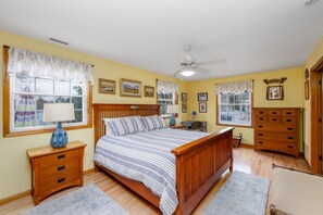 3 bedrooms, iron/ironing board, free WiFi - Incredibly Charming Home One Short Block from Bay Beach & Spectacular Sunsets. (North Cape)