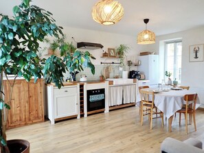 Fridge, microwave, oven, stovetop - Maison Typique Proche de la mer Avec Jardin Clos, Animaux Acceptés ! (La Hague)