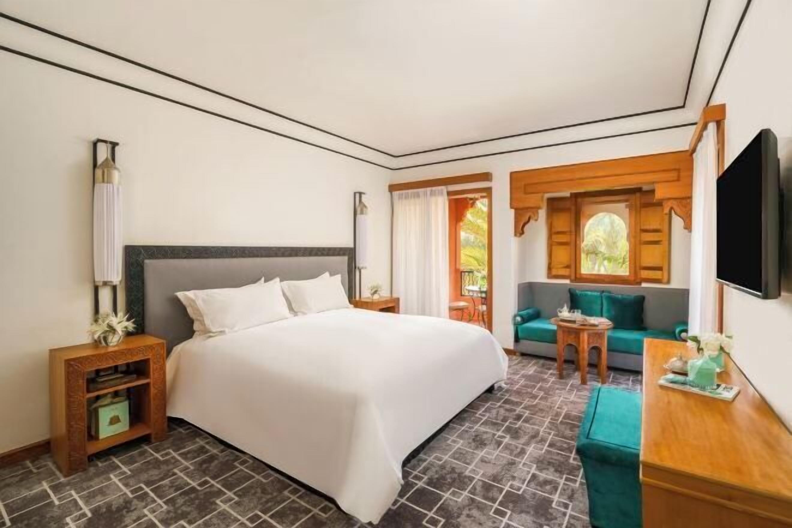 Premium bedding, down comforters, in-room safe, soundproofing