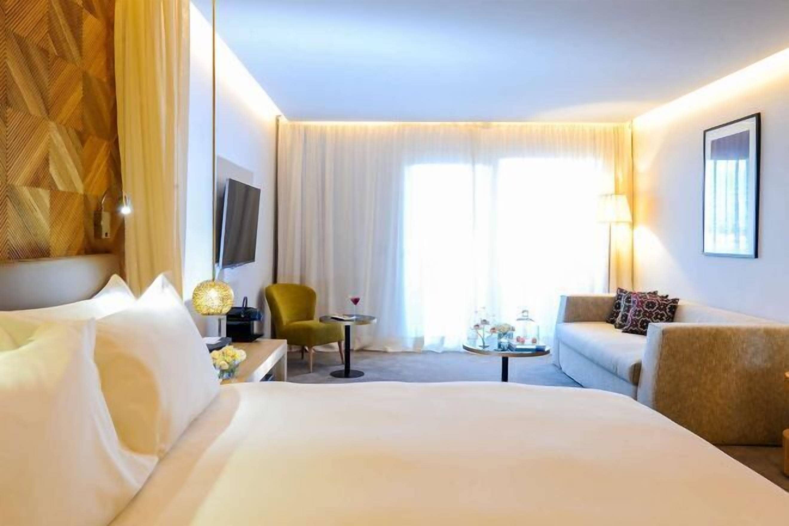 Premium bedding, down comforters, in-room safe, soundproofing