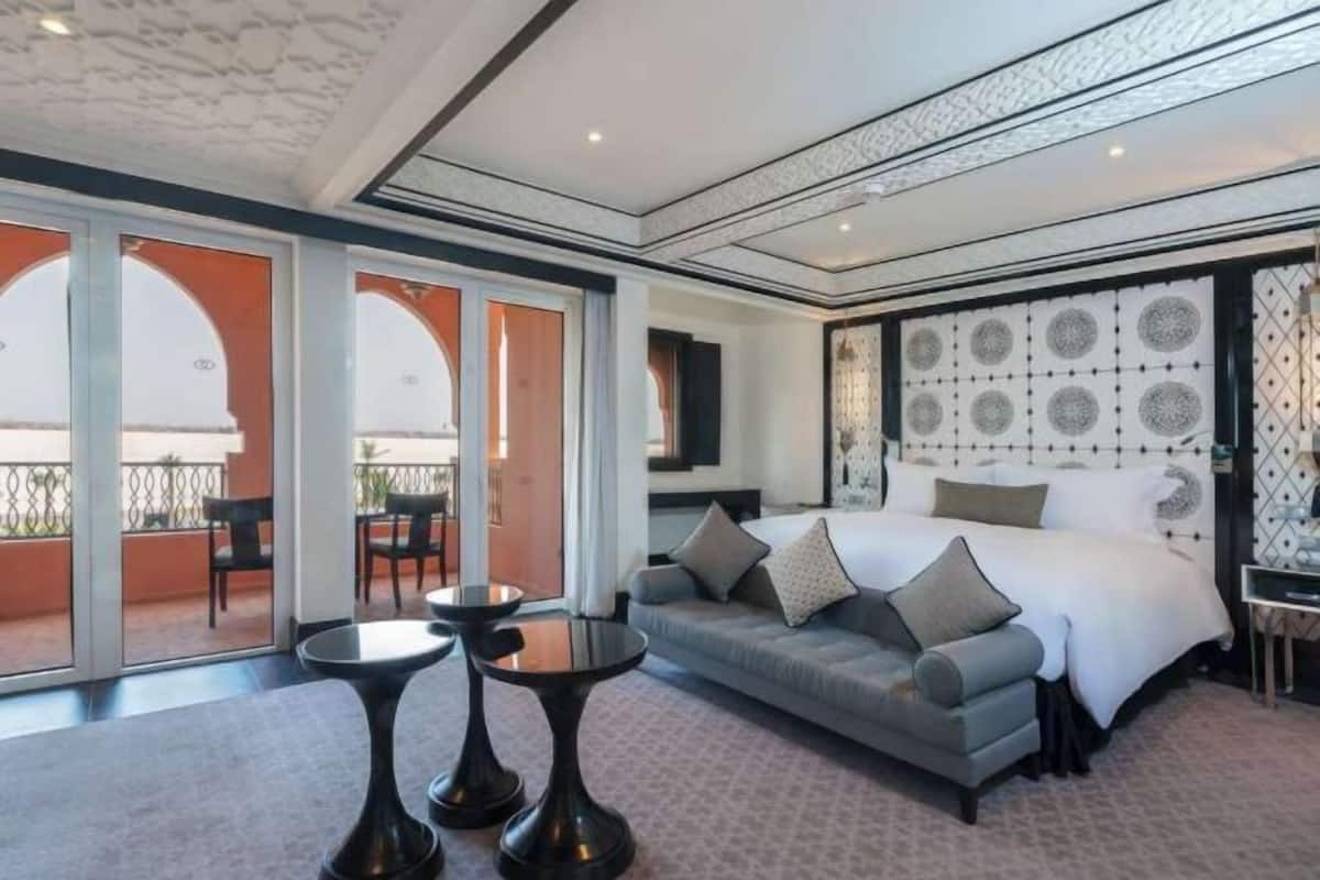 1 bedroom, premium bedding, down comforters, in-room safe