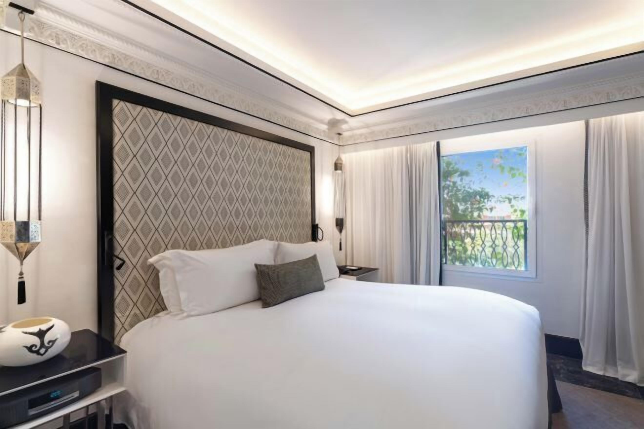 Premium bedding, down comforters, in-room safe, soundproofing