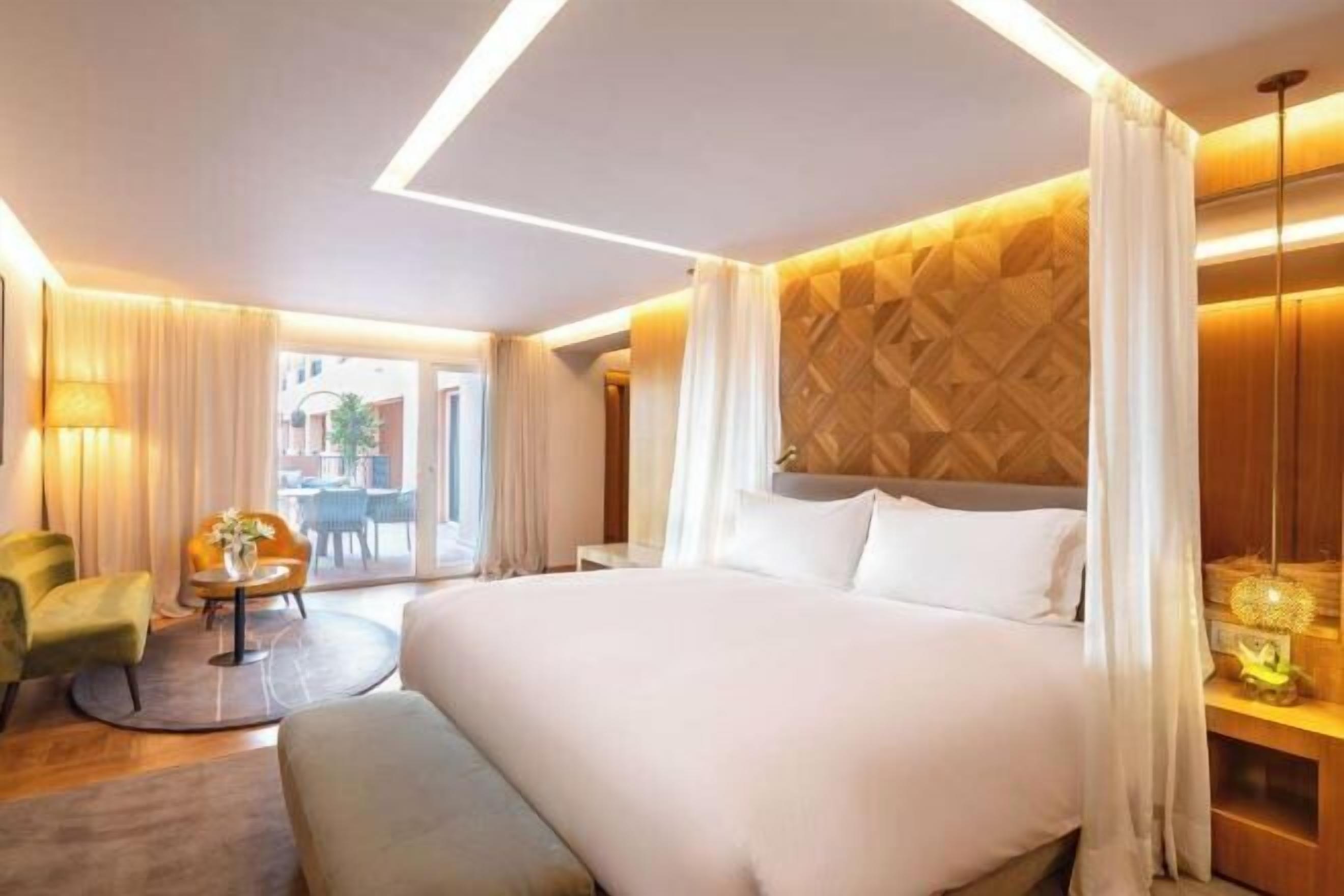 Premium bedding, down comforters, in-room safe, soundproofing