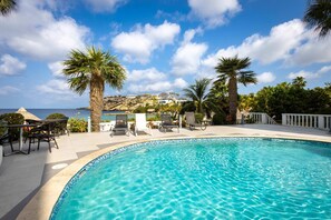 Indoor pool - Serenity by the Seascape, Marble Blue Bay Bliss (Sint Michiel)