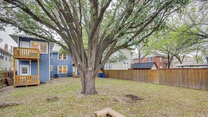 Apartment (1 Bedroom) | Interior - Dallas Vacation Rental w/ Private Deck! (Dallas)