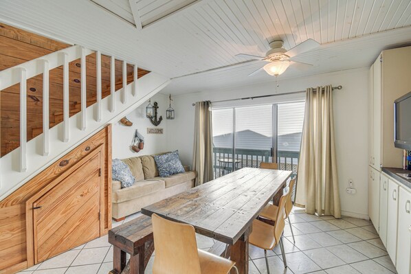 Apartment (2 Bedrooms) | Interior - Gulf Shores Condo w/ Pool Access: Walk to Beach! (Gulf Shores)