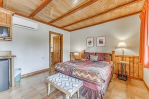 Apartment (0 Bedroom) | Interior - 5 Mi to Alto Lake! Pet-friendly Ruidoso Studio (Ruidoso)