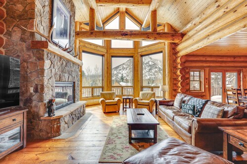 Spacious Frisco Home w/ Hot Tub & Mountain Views!