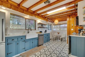 House (3 Bedrooms) | Interior - Henderson Cabin w/ Deck & Scenic Lake Views! (Henderson)