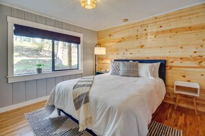 House (3 Bedrooms) | Interior - Henderson Cabin w/ Deck & Scenic Lake Views! (Henderson)