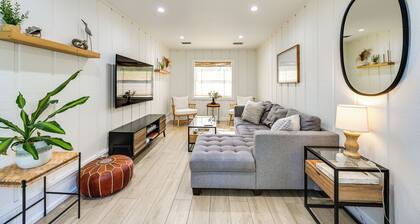 Modern Naples Duplex Home ~ 7 Mi to Beach!