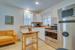 Interior - Cozy Henderson Studio - 2 Mi to Norfork Lake! (Henderson)