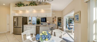 Beachy Port Charlotte Home w/ Hot Tub & Pool!