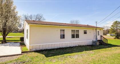 'valley View Lodge' Rural Home in Bridgeport!