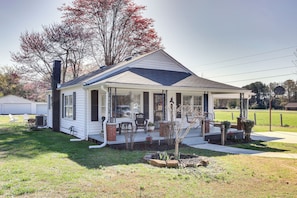 Cottage (2 Bedrooms) | Interior - Killen Vacation Rental ~ 4 Mi to Wilson Lake! (Killen)