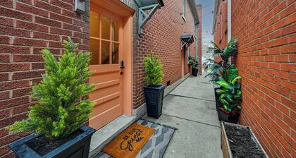 Chic Elizabethtown Apartment: Walk to Downtown!