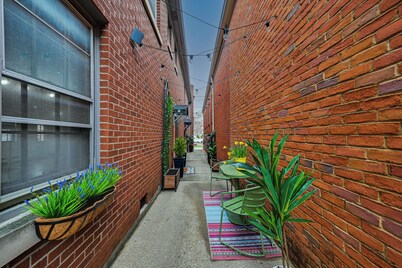 Chic Elizabethtown Apartment: Walk to Downtown!