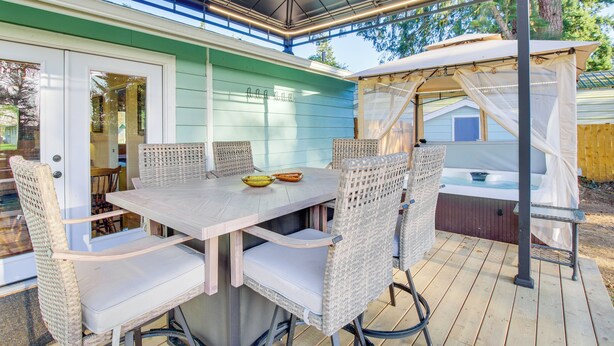 House (4 Bedrooms) | Interior - Charming Arlington Home w/ Hot Tub & Fenced Yard! (Arlington)