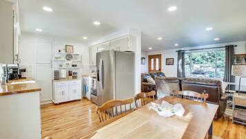 House (4 Bedrooms) | Interior