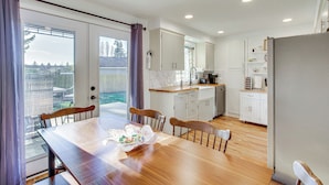 House (4 Bedrooms) | Interior - Charming Arlington Home w/ Hot Tub & Fenced Yard! (Arlington)
