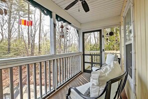Terrace/patio - The Beach Treehouse located in Clearwater Community! WIFI, Community Pool, 3 miles to the Beach! **New Booking Incentive! Book and receive a 3 day pass to Delaware State Beaches. Inquiry for details!** (Frankford)