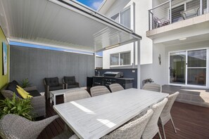 Outdoor dining - The ultimate property that you need to relax and unwind in Harrintgon (Harrington)