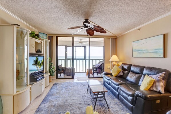 TV - ☀️Stunning Beachfront-Pool+HotTub-Surfside South 312☀️ (Madeira Beach)