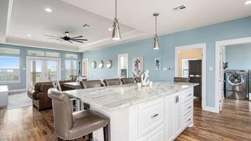 House, 3 Bedrooms | Private kitchen