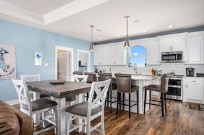 House, 3 Bedrooms | Private kitchen | Fridge, oven, coffee/tea maker, toaster - Viewtastic 3 Bedroom Home by RedAwning (Port Bolivar)