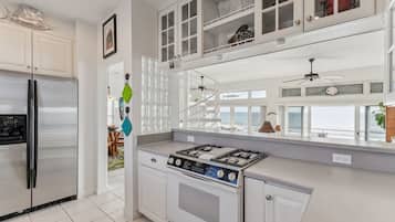 Duplex, 3 Bedrooms | Private kitchen | Fridge, oven, coffee/tea maker, toaster