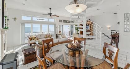 Breathtaking Beach Front House 3 Bedroom Home by RedAwning