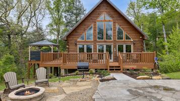 Cabin, 3 Bedrooms | BBQ/picnic area