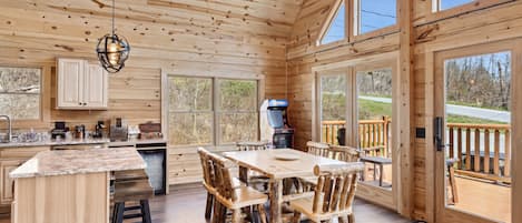Stuga - 3 sovrum | Eget kök | Kylskåp, ugn, kaffe- och tebryggare och vattenkokare