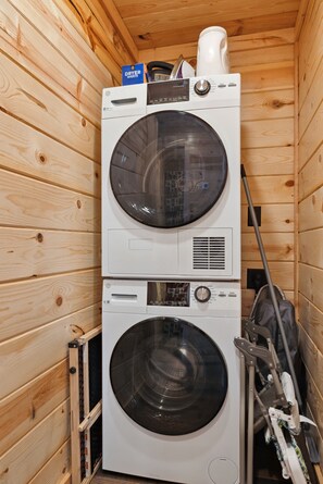 Cabin, 3 Bedrooms | Laundry