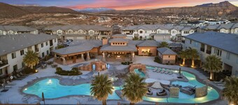 Zion's Paradise 6 Bedroom Townhouse