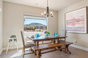 Townhouse, 6 soverom | Spiseområde