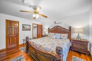 3 camere, una scrivania, ferro/asse da stiro, culla da viaggio