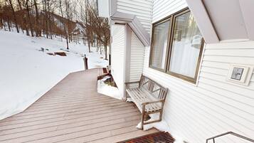 Condo, 3 Bedrooms | Property grounds