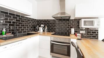 Fridge, microwave, oven, dishwasher