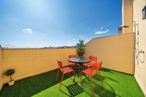 Outdoor dining - Sunset Malaga Apartments - Capuchinos (Málaga)