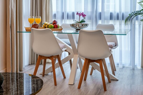 Dining - Sunset Malaga Apartments - San Fernando (Málaga)